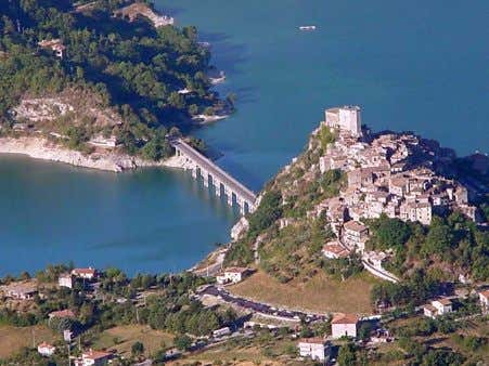 Castel di Tora